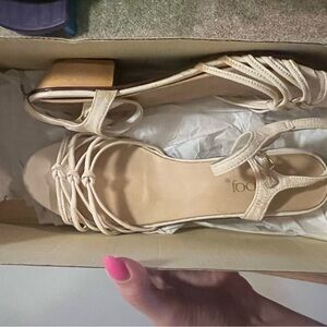 Elegant Cream Strappy Sandals 8N